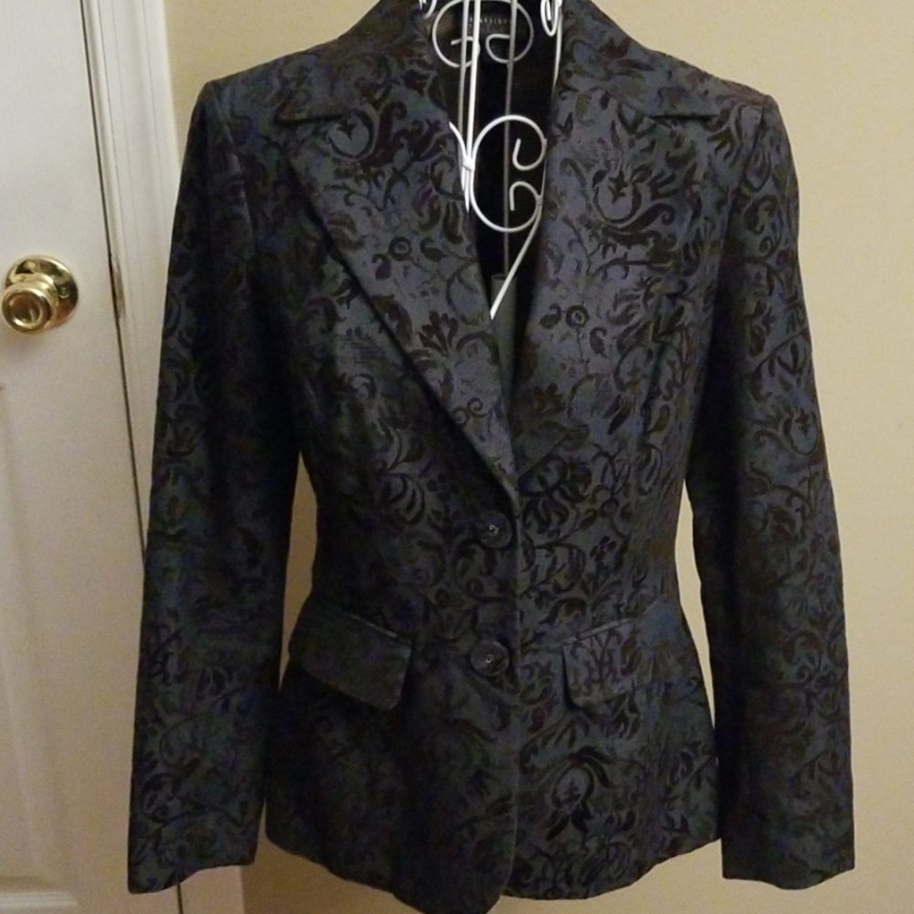 ELEVATED SOCIAL STATUS❣️💕Beautiful blazer, size 2💚